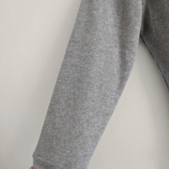 Hasting and Smith Gray Poinsettia Christmas Sweatshirt Size SP - Picture 6 of 9